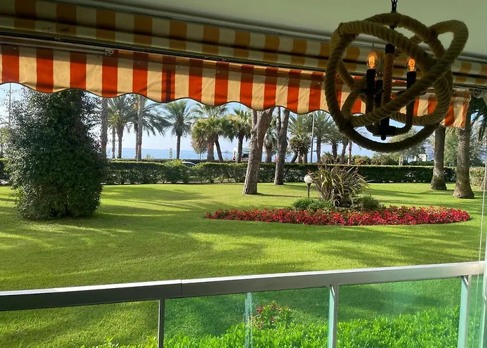 4-Star Beachfront Appartment- Sea View